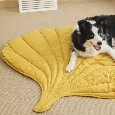 Tapis de lit pour animaux de compagnie en forme de feuille souple