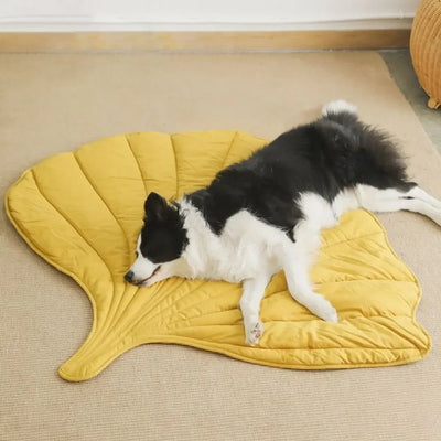 Tapis de lit pour animaux de compagnie en forme de feuille souple